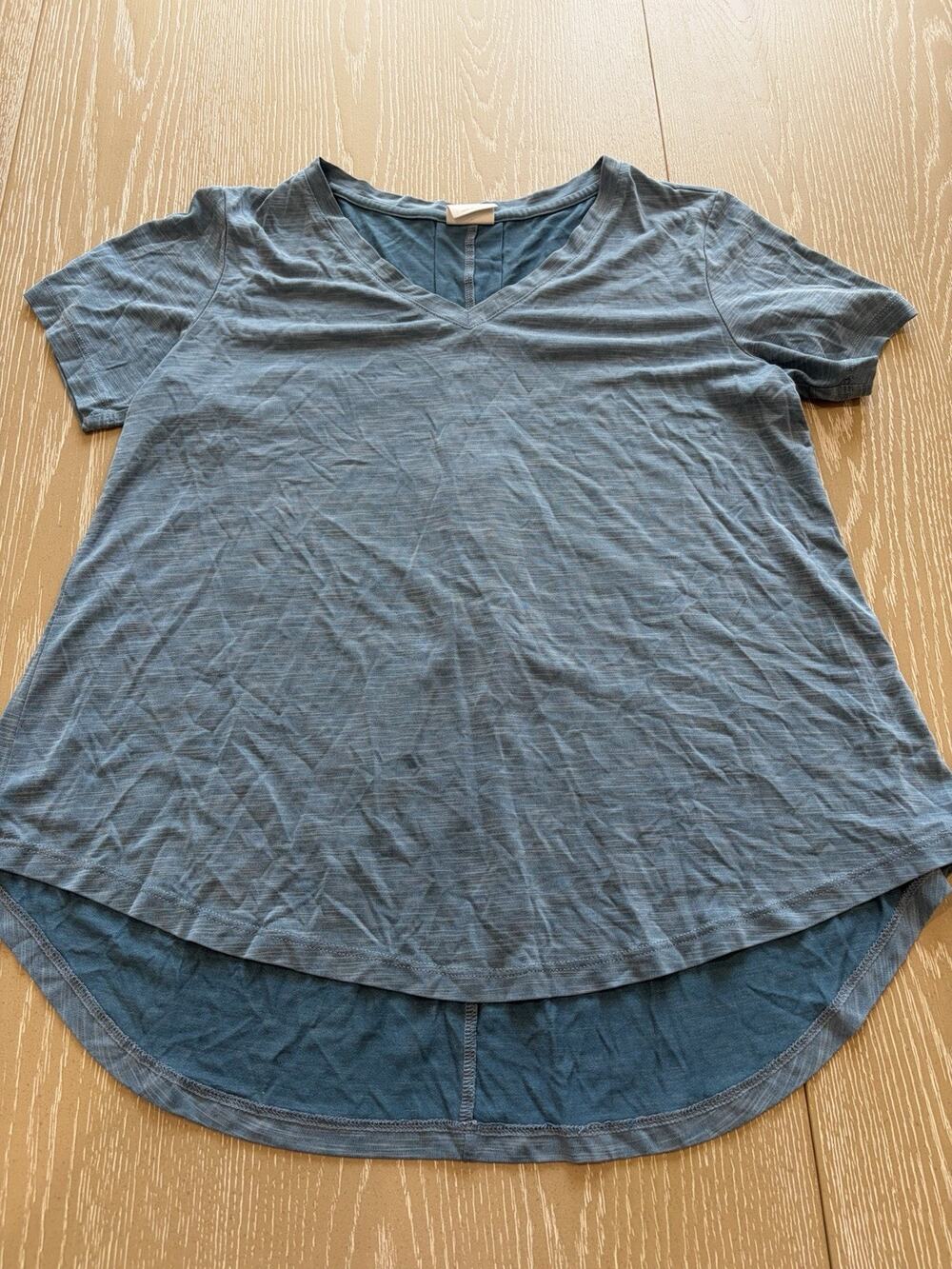 Mod Ref Blue V-Neck Short Sleeve T-Shirt Women’s Size Small